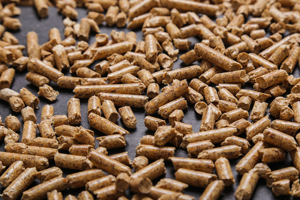 pellets-table-table_144627-46121