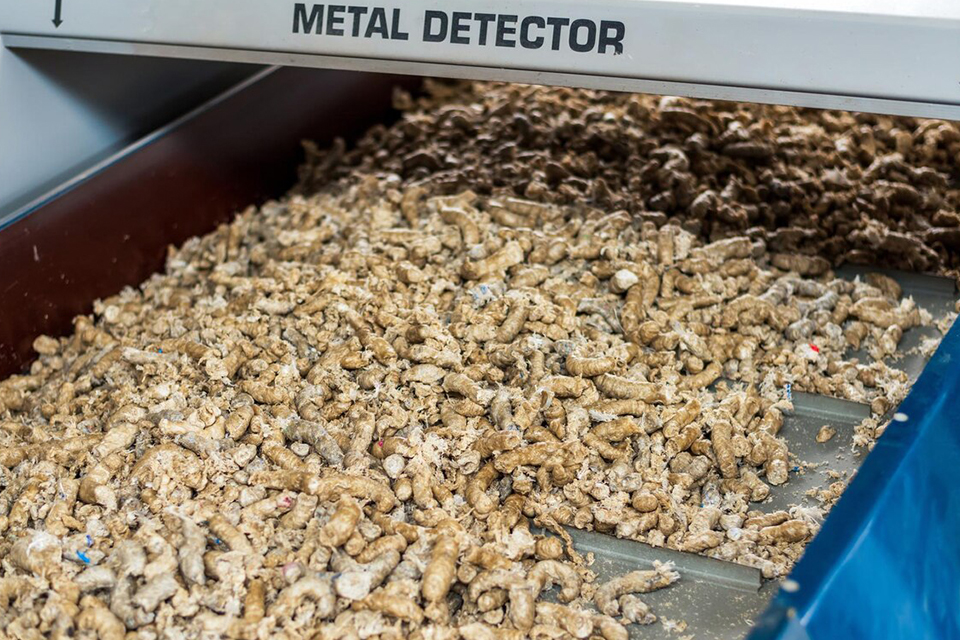 pressed-plastic-garbage-moving-conveyor-belt-metal-detector-waste-recycling-factory_1268-23434